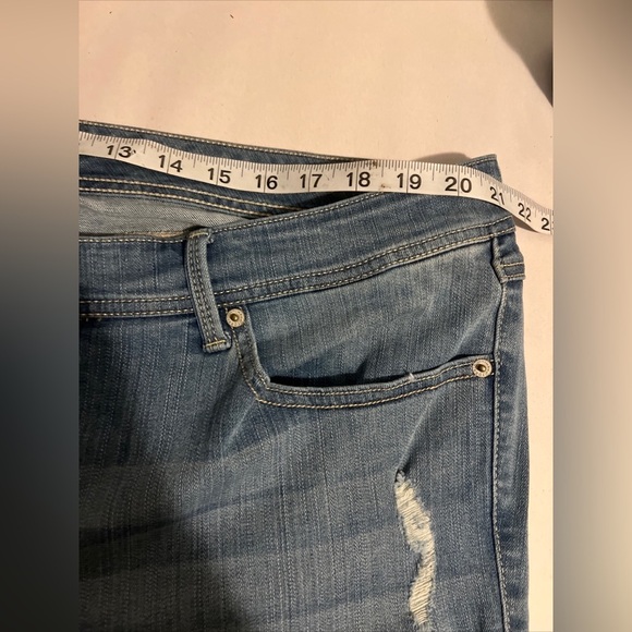 Torrid Premium Women’s Luxe Skinny Jeans Sz 22R Light Wash Torn Distressed EUC - Picture 6 of 8
